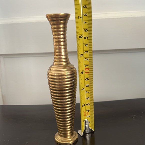 Beautiful brass bud vase - Picture 5 of 5